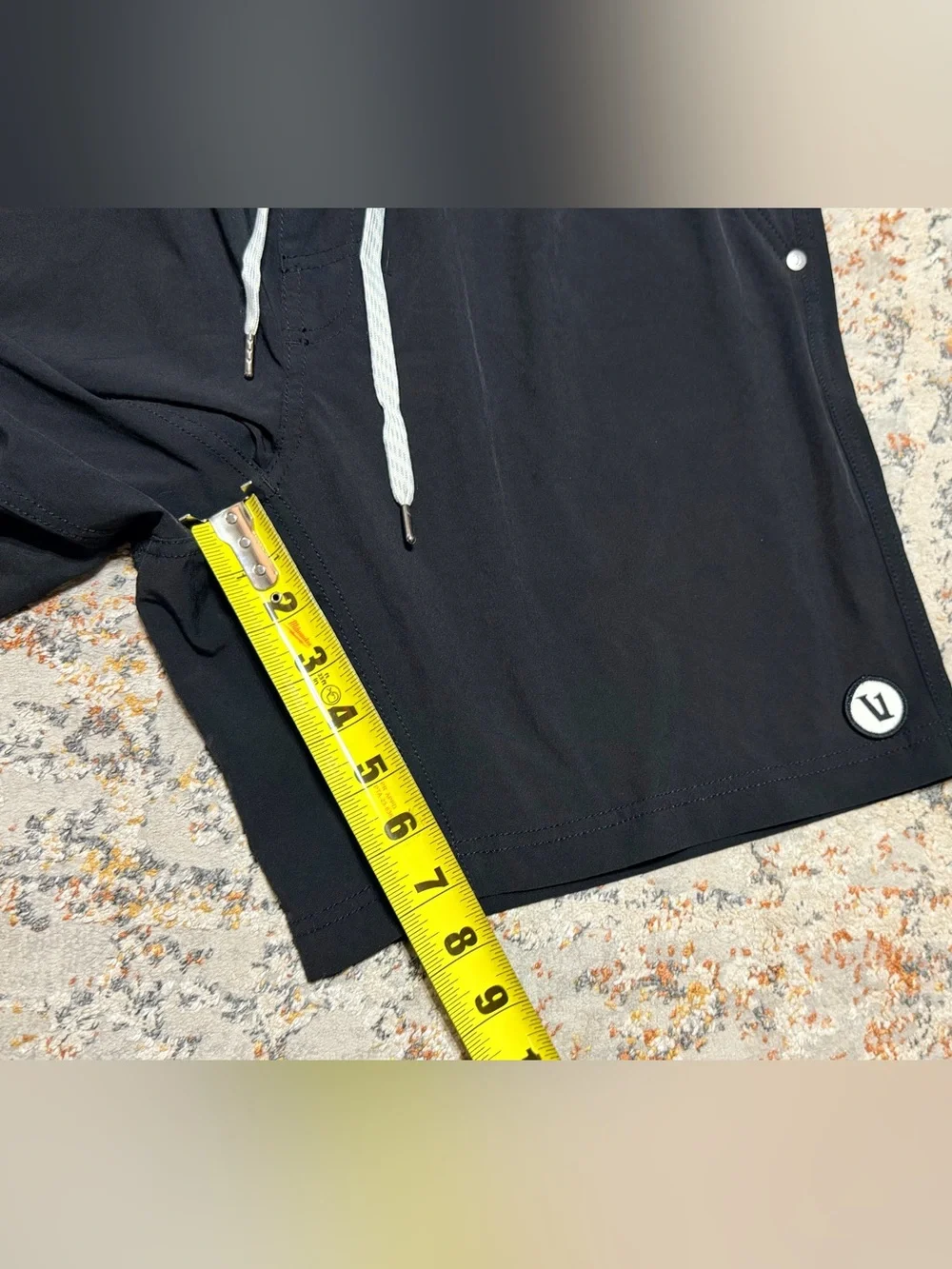 Vuori Men's black Kore Shorts size Large